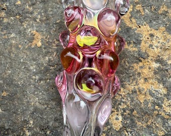 Chillum de pipa de vidrio con acabado dorado ahumado y lupas transparentes. Hecho en EE. UU.