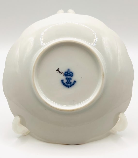 王侯貴族が愛した白い黄金　手描きの花と編み目模様　ルートヴィヒスブルクの小皿 ヴィンテージ ルートヴィヒスブルク磁器 花皿 – 手描き 朝顔 – ドイツ