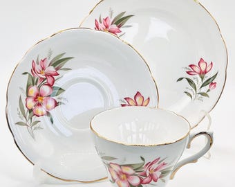 Delphine Bone China Floral Tea Trio Filiżanka Spodek Talerz Angielski Vintage ok. 1950 r.