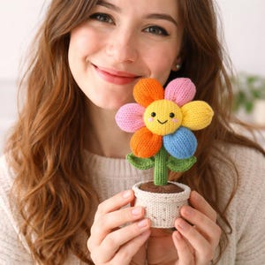 Può includere: Una tazza di ceramica bianca con manico nero e la scritta "But First, Coffee" in nero, con un carattere a mano. La tazza è su una superficie bianca.