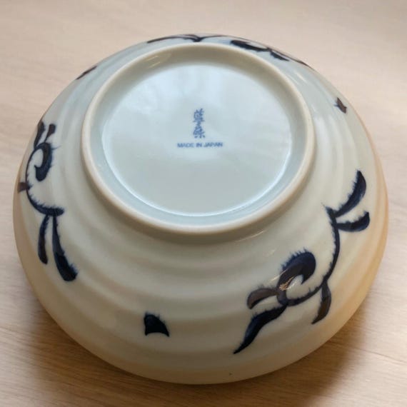 手作りの日本製陶器製サービングボウルセット：藍色の渦巻き模様