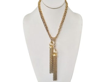 Collar tipo lariat vintage firmado por MONET, tono dorado, con doble fleco y borla.