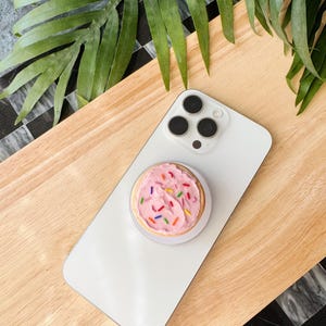 Soporte para teléfono MagSafe hecho a mano con forma de galleta de azúcar rosa – Accesorio para teléfono y Kindle