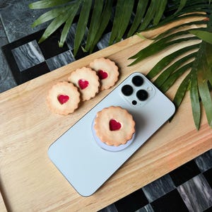 Accesorio para teléfono y Kindle: Agarre para PopSocket MagSafe con forma de galleta de mermelada de corazón hecho a mano