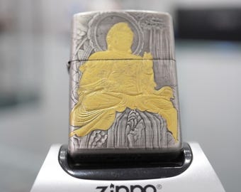 Zapalniczka buddyjska Zippo, Budda grawerowany złotą rzeźbą, ręcznie robiony prezent religijny, wyjątkowy prezent, wyjątkowy prezent Feng Shui