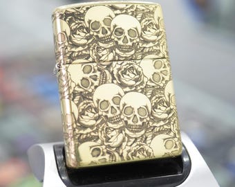 Zippo Schädel Rosen graviert Feuerzeug - Benutzerdefinierte Rüstung Messing Zippo 5-seitig graviert - 360 Grad Wrap Tattoo Art - Gothic Luxus Herren Geschenk