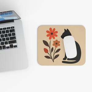 Mouse Pad - Cute Office Decor - Pet Lover Gift - Minimalist Desk Accessory - Cat-Themed Mouse Mat - Computer Accessories- Accessories