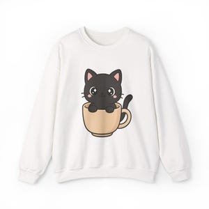 Sudadera de gato negro kawaii, lindo gatito de dibujos animados en taza de café, sudadera unisex, regalo perfecto para los amantes de los gatos.