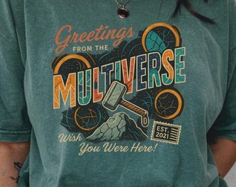 Hälsningar från Multiverse-tröja | Retro Marvel-inspirerad t-shirt | T-shirt med komfortfärger från serietidningsfans