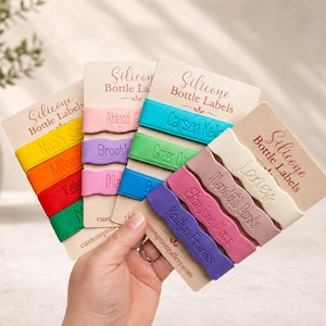 Étiquettes en silicone pour bouteilles d'eau, bandes ondulées imperméables, étiquettes pour biberons, tasses, gobelets, thermos, étiquettes nominatives réutilisables, cadeau de naissance