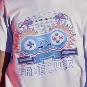 Retro Gaming T-Shirt | Game Over Grafik T-Shirt | Gamer Shirt | Vintage Controller im Arcade-Stil | Videospiel-Liebhaber Geschenk | Unisex Tee