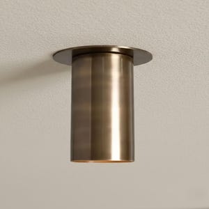 Foco de techo de latón, moderno, empotrado, hecho a mano, de mediados de siglo, aplique de pared