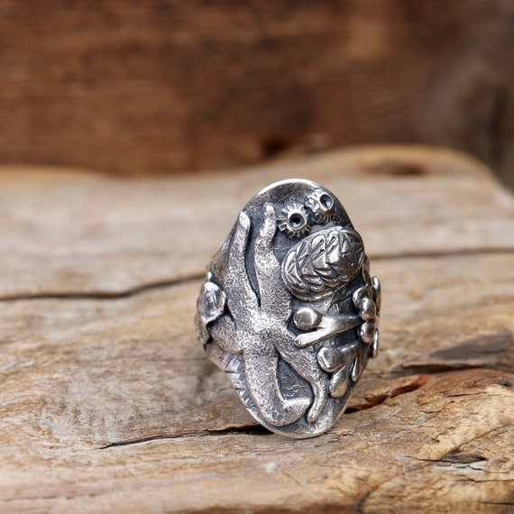 Big saddle ring deals