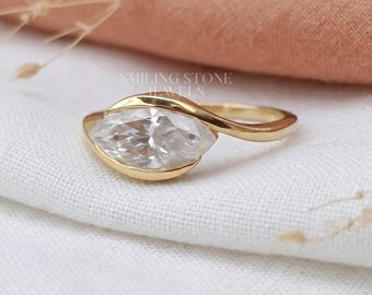Anillo minimalista marquesa con engaste de medio bisel, alianza de boda personalizada con diamantes de laboratorio, regalo nupcial personalizado de oro macizo de 10k para aniversario.
