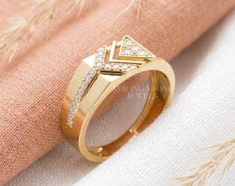 Bold Geometric Men's Wedding Band, VVS Moissanite Arrow Ring, 10k Gold Pinky Ring for Him, Sustainable Lab Diamond Masculine Jewelry
