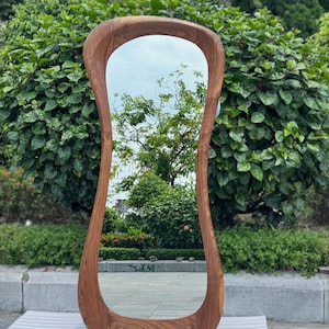Asymmetrisk helfigursspegel i äkta valnöt – Mid Century Modern Art Decor bild 7