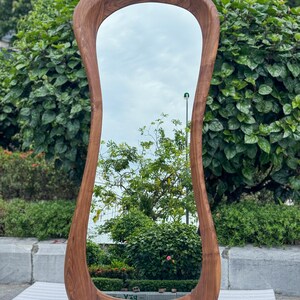 Asymmetrisk helfigursspegel i äkta valnöt – Mid Century Modern Art Decor bild 9