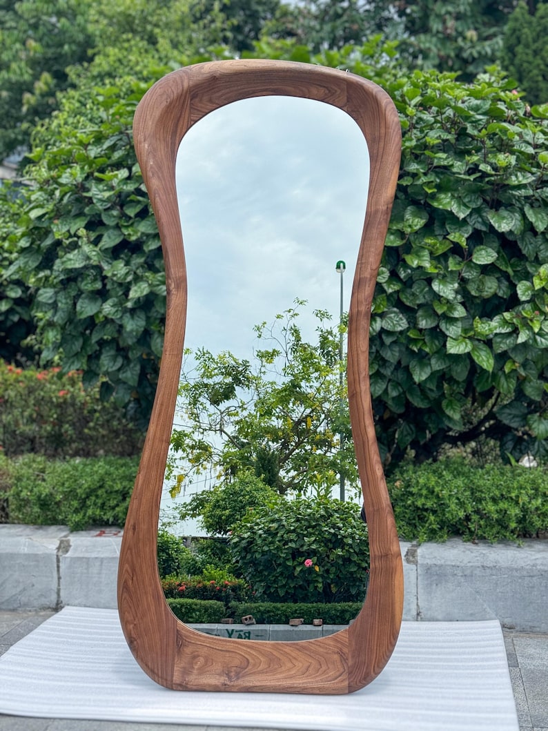 Asymmetrisk helfigursspegel i äkta valnöt – Mid Century Modern Art Decor bild 9