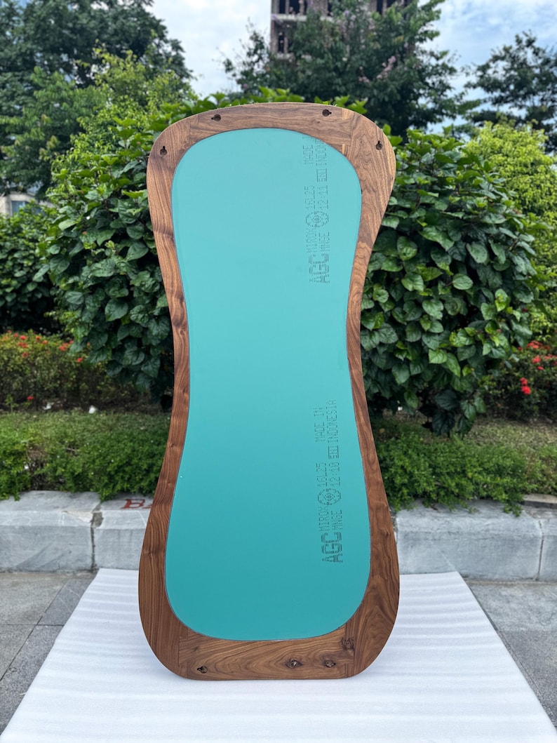 Asymmetrisk helfigursspegel i äkta valnöt – Mid Century Modern Art Decor bild 13