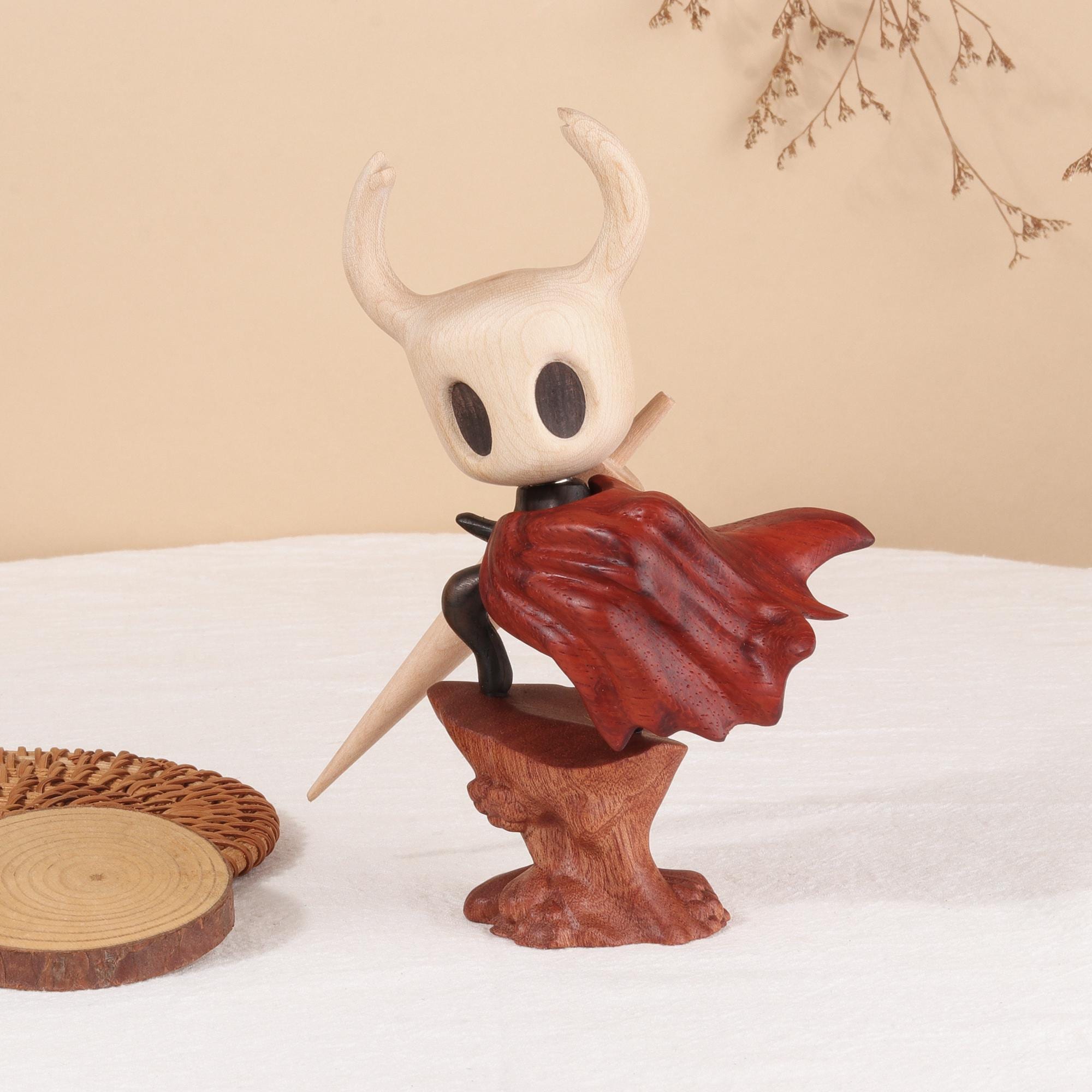ハンドメイドのHollow Knightフィギュア、彫刻入りウォールナットブナ