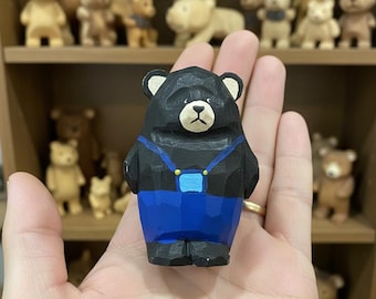 パーソナライズされた手彫りの木製クマの置物、森の動物の装飾