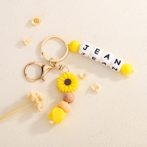 Personalized Daisy Keychain: Silicone Beaded Key Tag, Custom Name Charm