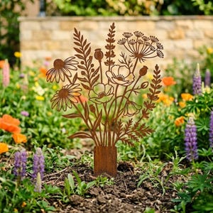 Zardzewiały metalowy palik ogrodowy, dekoracja doniczki, metalowa sztuka ścienna na zewnątrz, wiosenna dekoracja ogrodu