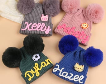Gorro de punto con doble pompón personalizado, hecho a mano: nombre personalizado, para niños y adultos.