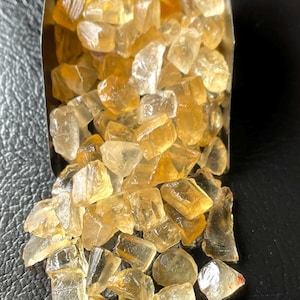 50 pezzi ~ Citrino naturale grezzo - Dimensioni - 6/9 mm Citrino grezzo Pietre di cristallo curative - Citrino grezzo sfuso, grezzo all&#39;ingrosso - Per gioielli