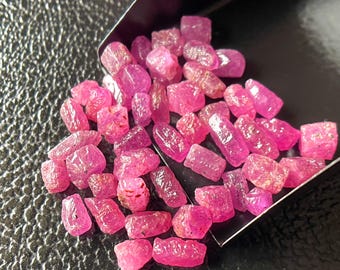 Natuurlijke ruwe roze robijnkristallen: ruwe helende steen (4/6 mm)