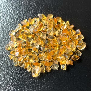 75 pezzi ~ Citrino naturale grezzo - Dimensioni - Pietre di cristallo curative di citrino grezzo da 4/5 mm - Citrino grezzo sfuso, grezzo all&#39;ingrosso - Per gioielli