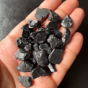 25 Pieces~Black Spinel Crystal, Size-14/16 Natural Black Spinel Gemstone, Rough Gemstone, Black Spinel Crystal Healing Stone