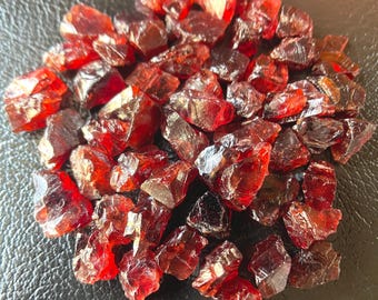 天然レッドガーネット 約160ct 大粒 原石 美赤 ガーネット原石、15個〜100%天然レッドガーネット原石、サイズ7〜9mm