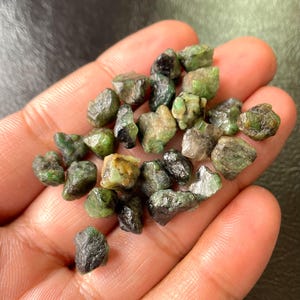 25 Pieces~Raw Emerald Stone, 7/10 MM-Genuine Emerald Crystal - Emerald Crystal - Untreated Emerald Stone - Natural Emerald Gemstone