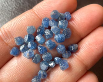 30-Pcs Blue Sapphire Raw Crystals: Tiny Rough Gemstones, 4/5 MM