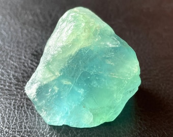 100%Natural Raw Fluorite Stone, Untumbled Fluorite Crystal, Collector's Specimen, Healing Crystal, Green Fluorite, 40x38x24 MM