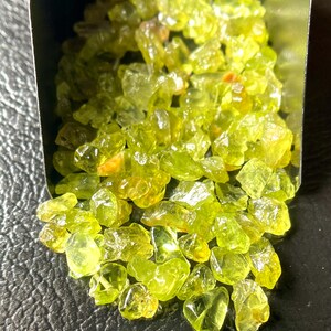 50 Pieces~Natural Peridot Rough-Size-4/6 MM, Raw Peridot Crystal-Green Peridot Gemstone Rough, Fairy Gardens, Crafting, Peridot Rocks