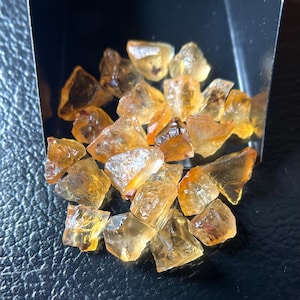 25 pezzi ~ Citrino naturale grezzo, dimensioni 5/7 mm, pietre di cristallo curative di citrino grezzo sfuso, all&#39;ingrosso grezzo - per gioielli