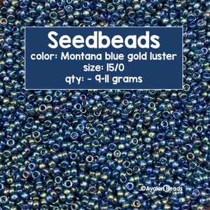 Pode incluir: Uma imagem de close-up de contas de sementes de cor azul Montana com brilho dourado, tamanho 15/0. As contas pesam aproximadamente 9-11 gramas. Contas de sementes, cor: azul Montana com brilho dourado, tamanho: 15/0, quantidade: ~ 9-11 gramas.
