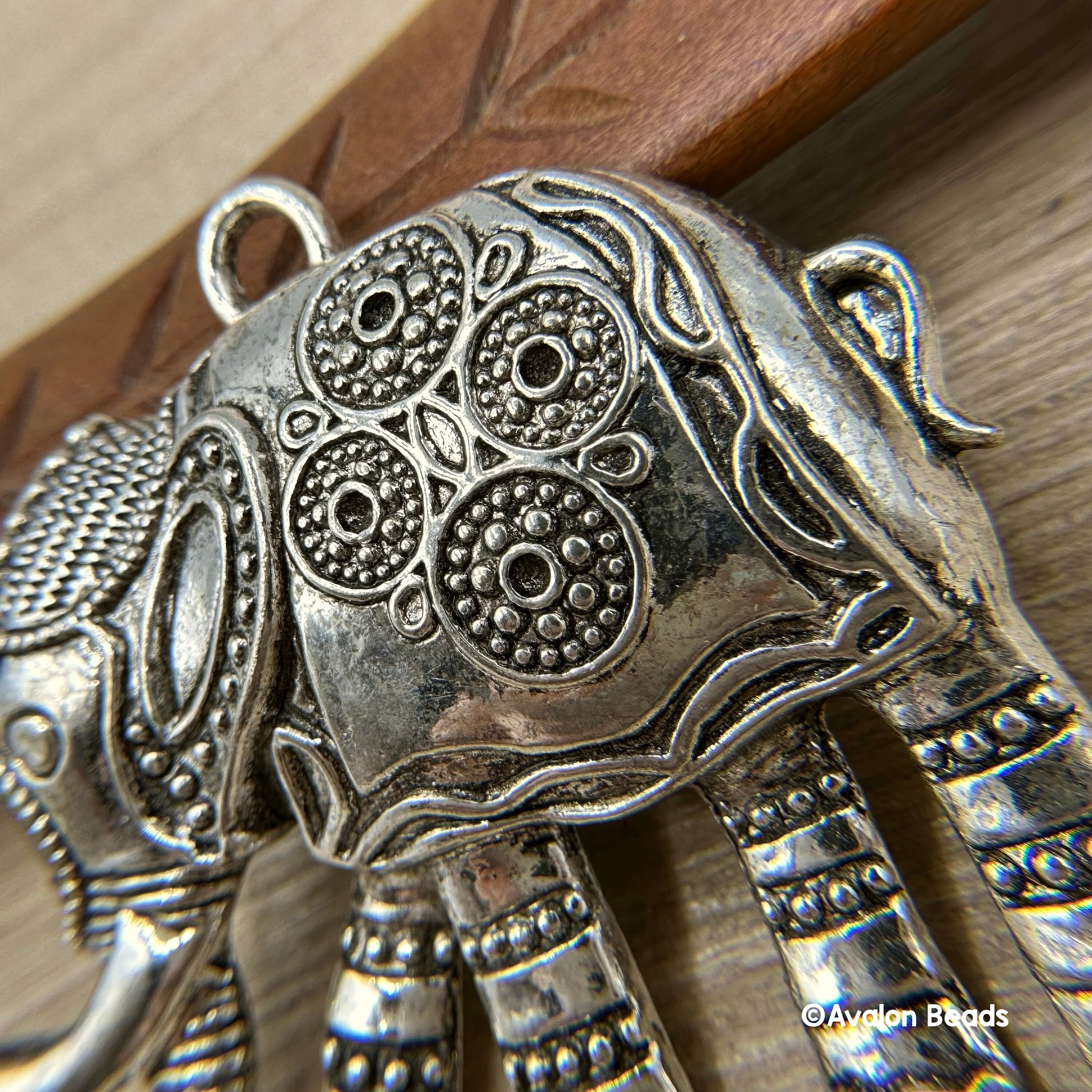 Tyenaza Olifant Boeddha hanger staal hoge hardheid prachtige textuur Tyenaza Olifant Boeddha hanger staal hoge hardheid prachtige textuur