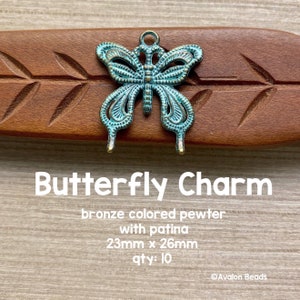 Charmes papillon, étain de couleur bronze avec patine verte, 10 pièces
