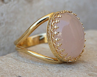 Rose Quartz Ring, Pink Oval Ring, Oval Soft Pink Gemstone Ring, Gold Filled Pink Ring, Women's Rose Quartz Solitaire Ring, Ellipse Gold Ring