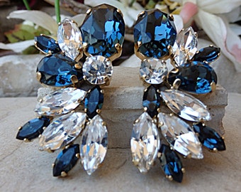 Dunkelblaue Hochzeitsohrringe. Mitternachtsblauer Schmuck. Feminine Ohrringe. Blaue Braut Ohrringe. Funkelnde Ohrringe. Blau weiße Ohrringe