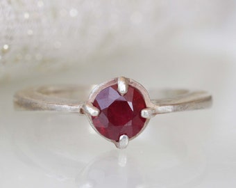 Anillo solitario de rubí, plata de ley 925, piedra natal de julio