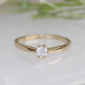 GOLD SOLITAIRE RING, Cubic Zirconia Ring,Classic Wedding Ring, Gold cz Ring, Minimalist Ring, Promise Ring, Engagement Ring,Gentle Gold Ring