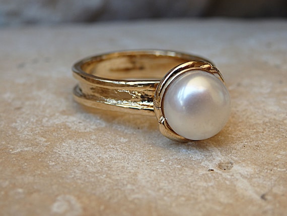 Buy Gold Pearl Ring, Vermeil ring, birthstone ring, Handmade gemstone ring  - Size 6 other sizes also available online at aStudio1980.com