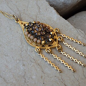 Franje ketting, bruine edelsteen ketting, vergulde slabbetje ketting, goud gefranjerde ketting, unieke ketting, vrouwen gouden kerst ketting