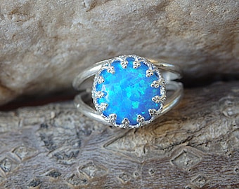 Anillo de plata de ley con ópalo de laboratorio azul, piedra natal de octubre