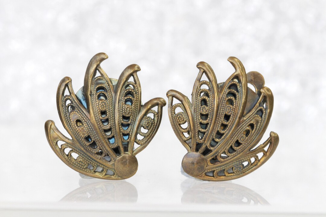 CLIP ON VINTAGE, Non Pierced Stud Earring, Clip on Leaf Earrings