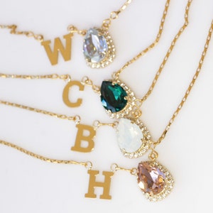 Collar de letras, collar personalizado personalizado, regalo de fiesta de ducha nupcial, collar de letras laterales, esmeralda de piedra de nacimiento, ópalo, rubor